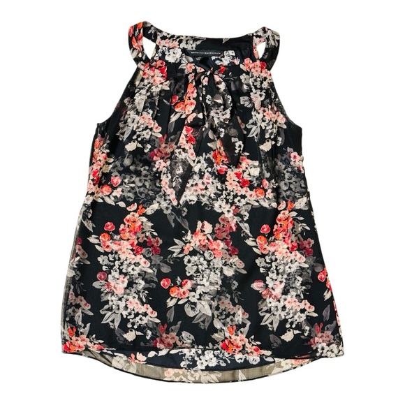 White House Black Market Tops - White House Black Market
Women's Sleeveless Blouse Black Floral Size 4